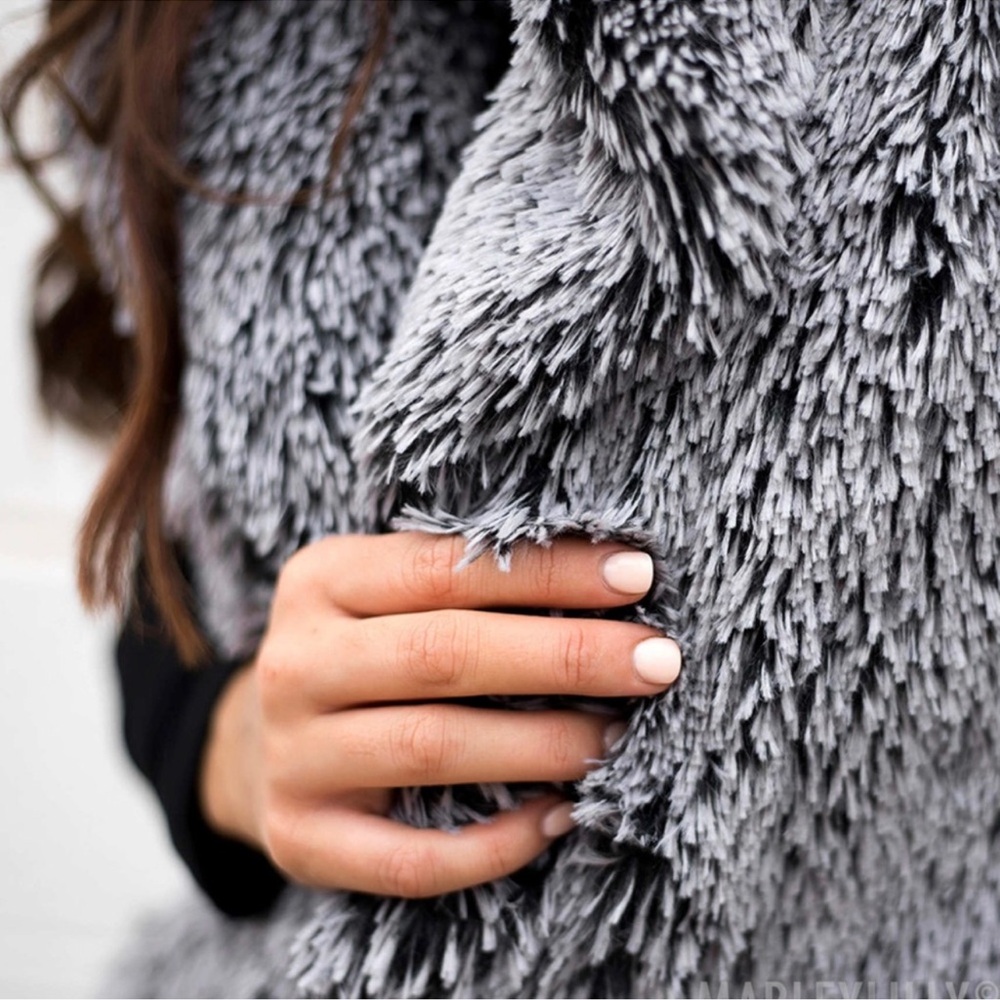 Marleylilly Black, Gray, White Faux Fur Vest size XXS/XS - Picture 2 of 9